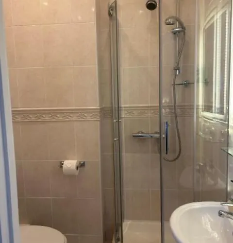 Hollybank House * Dublin